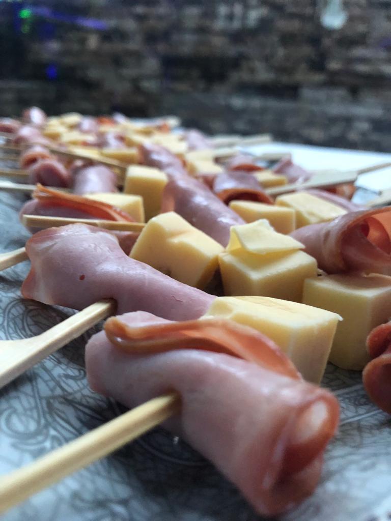 Lomito ahumado finger food - Che Pebeta Catering